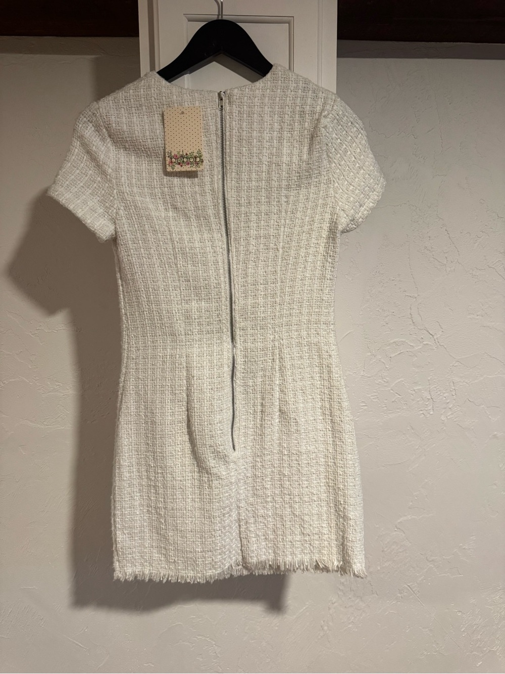 NWT Classic Short-Sleeve Tweed Shift Dress in Cream - Picture 7 of 10